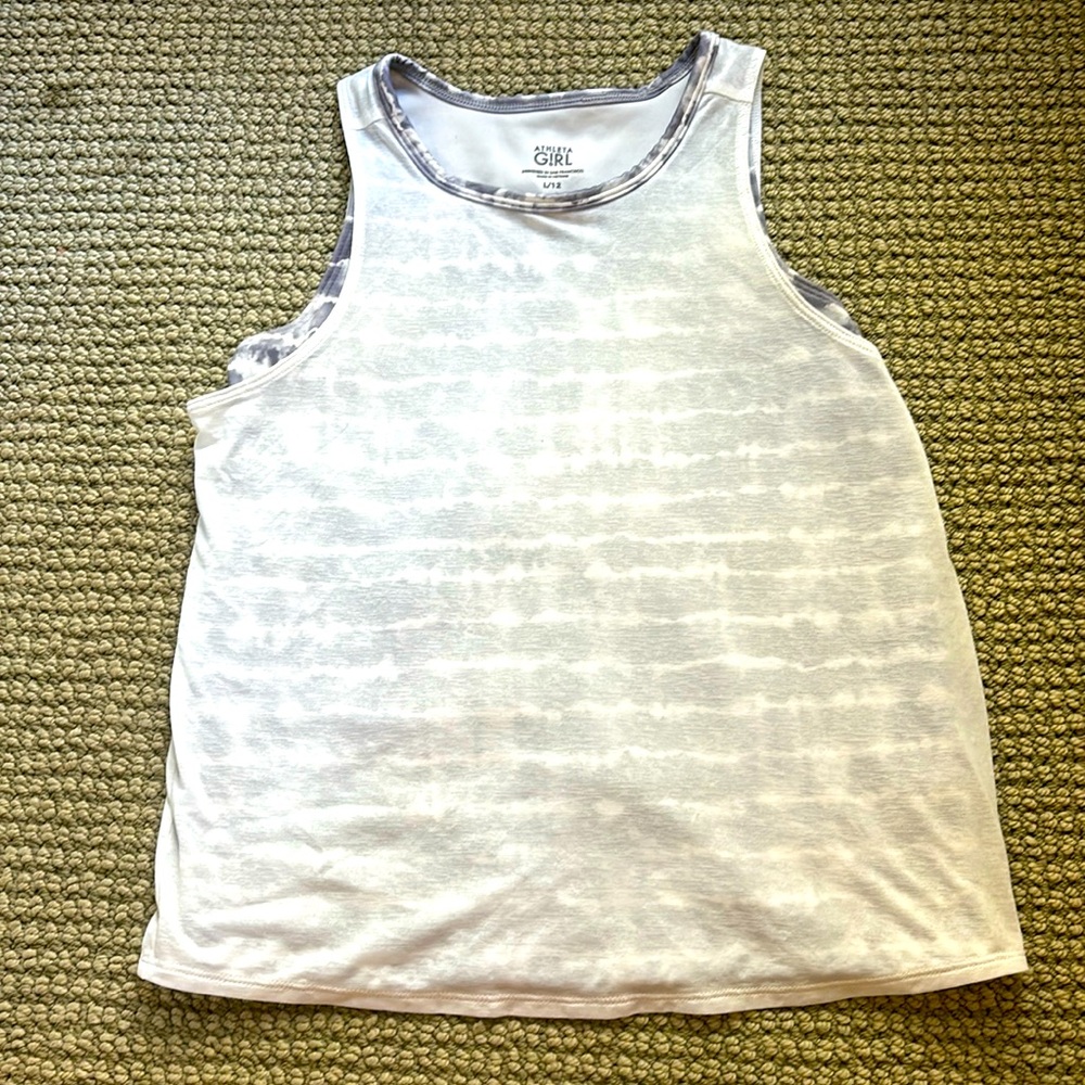 I am selling an athleta tank top that’s great for people who play sports!